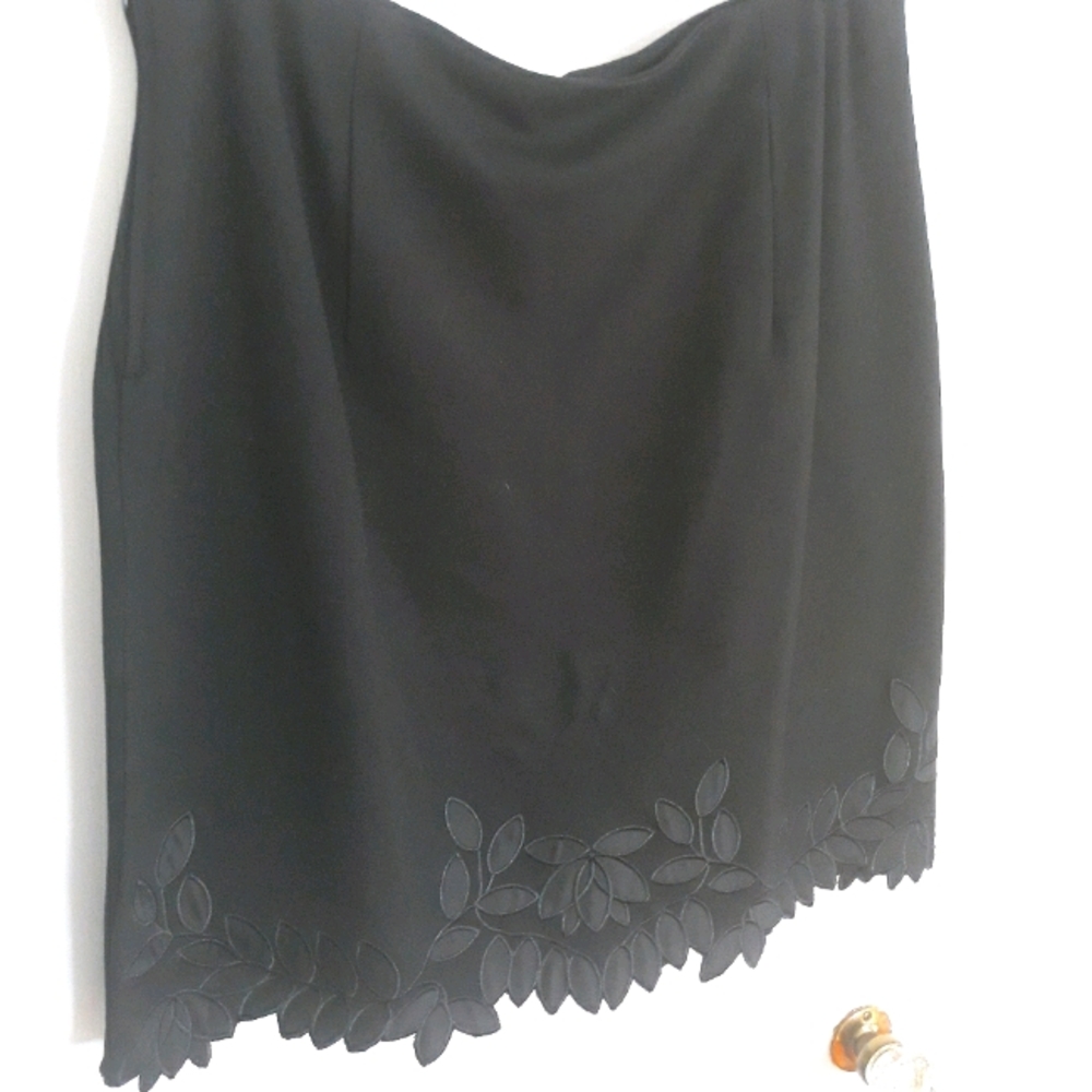 Embroidered hem pencil skirt